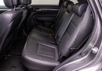 Подержанный автомобиль Kia Sorento 2015 года (11 фото)
