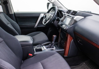 Подержанный автомобиль Toyota Land Cruiser Prado 2016 года (9 фото)