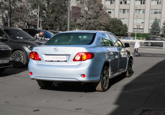 Подержанный автомобиль Toyota Corolla Sedan 2007 года (4 фото)