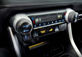 Подержанный автомобиль Toyota RAV4 2021 года (28 фото)