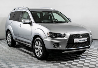 Подержанный автомобиль Mitsubishi Outlander 2010 года (3 фото)