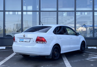 Подержанный автомобиль Volkswagen Polo Sedan 2014 года (5 фото)