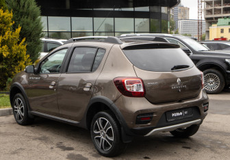 Подержанный автомобиль Renault Sandero 2019 года (5 фото)