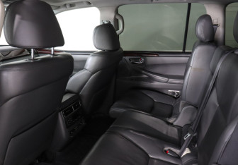 Подержанный автомобиль Lexus LX 2008 года (12 фото)