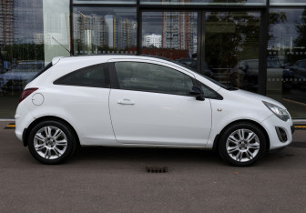 Подержанный автомобиль Opel Corsa 2013 года (4 фото)