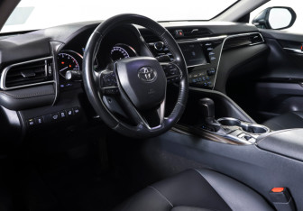 Подержанный автомобиль Toyota Camry Sedan 2020 года (14 фото)