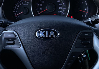 Подержанный автомобиль Kia Rio Sedan 2016 года (15 фото)