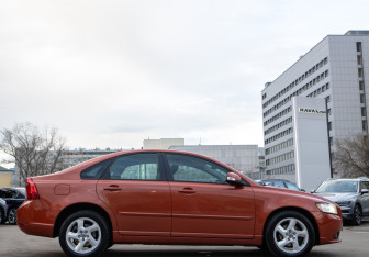 Подержанный автомобиль Volvo S40 2010 года (3 фото)