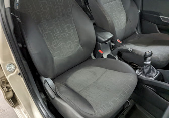 Подержанный автомобиль Kia Rio Sedan 2012 года (21 фото)