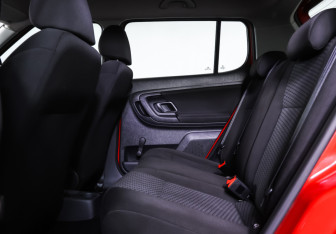 Подержанный автомобиль Skoda Fabia Hatchback 2011 года (12 фото)