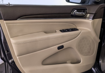 Подержанный автомобиль Jeep Grand Cherokee 2021 года (19 фото)