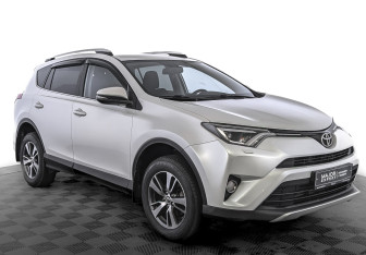 Подержанный автомобиль Toyota RAV4 2019 года (3 фото)