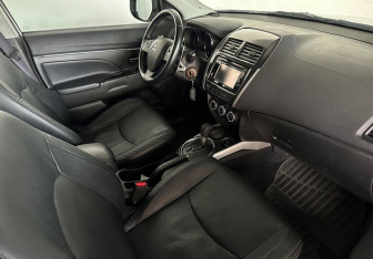 Подержанный автомобиль Mitsubishi ASX 2013 года (11 фото)