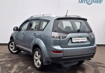 Подержанный автомобиль Mitsubishi Outlander 2008 года (7 фото)