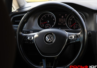 Подержанный автомобиль Volkswagen Golf Hatchback 2013 года (12 фото)
