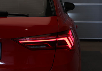 Подержанный автомобиль Audi Q3 2019 года (27 фото)