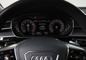 Подержанный автомобиль Audi A8 2019 года (11 фото)