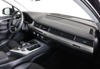 Подержанный автомобиль Audi Q7 2016 года (10 фото)