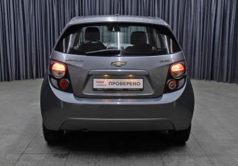 Подержанный автомобиль Chevrolet Aveo Hatchback 2013 года (6 фото)