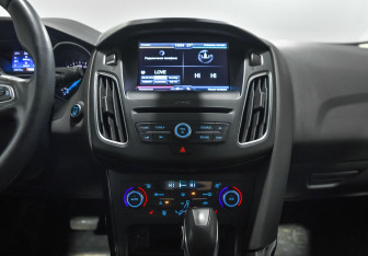 Подержанный автомобиль Ford Focus Hatchback 2017 года (7 фото)