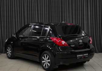 Подержанный автомобиль Nissan Tiida Hatchback 2007 года (7 фото)