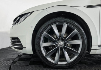 Подержанный автомобиль Volkswagen Arteon 2020 года (20 фото)