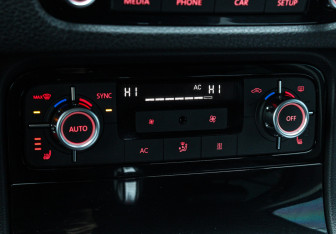 Подержанный автомобиль Volkswagen Touareg 2012 года (17 фото)