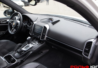 Подержанный автомобиль Porsche Cayenne 2017 года (7 фото)