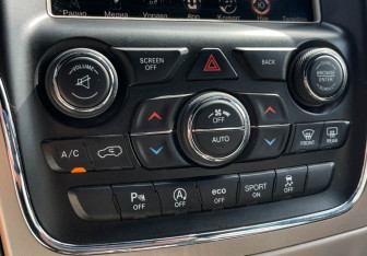 Подержанный автомобиль Jeep Grand Cherokee 2016 года (14 фото)