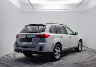 Подержанный автомобиль Subaru Outback Wagon 2012 года (5 фото)
