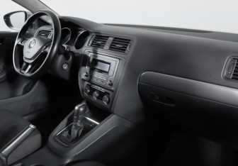 Подержанный автомобиль Volkswagen Jetta Sedan 2016 года (9 фото)