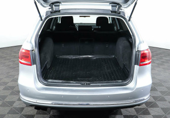 Подержанный автомобиль Volkswagen Passat Wagon 2011 года (21 фото)