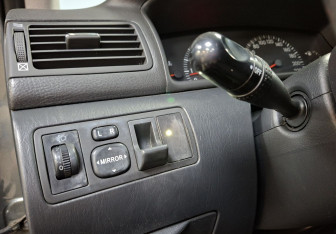 Подержанный автомобиль Toyota Corolla Hatchback 2004 года (18 фото)