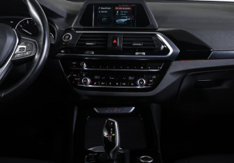 Подержанный автомобиль BMW X3 2019 года (13 фото)