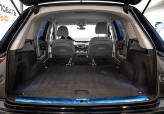 Подержанный автомобиль Audi Q7 2015 года (33 фото)