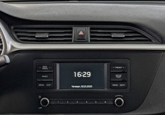 Подержанный автомобиль Kia Rio Hatchback 2021 года (15 фото)