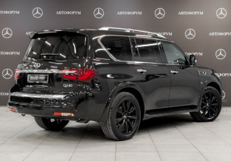 Подержанный автомобиль Infiniti QX80 2019 года (5 фото)