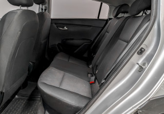 Подержанный автомобиль Kia Rio Hatchback 2021 года (12 фото)