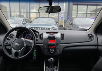 Подержанный автомобиль Kia Cerato Sedan 2012 года (10 фото)