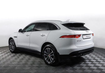 Подержанный автомобиль Jaguar F-Pace 2017 года (7 фото)