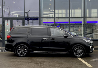 Подержанный автомобиль Kia Carnival 2019 года (4 фото)