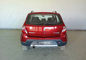 Подержанный автомобиль Renault Sandero 2011 года (5 фото)