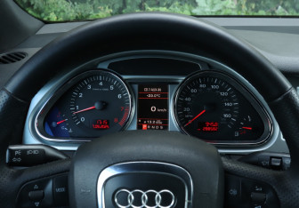 Подержанный автомобиль Audi Q7 2007 года (11 фото)