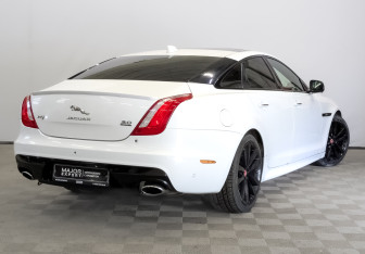 Подержанный автомобиль Jaguar XJ 2016 года (5 фото)