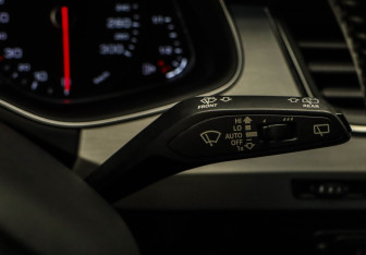 Подержанный автомобиль Audi Q7 2015 года (14 фото)