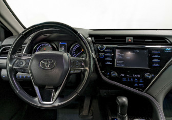 Подержанный автомобиль Toyota Camry Sedan 2019 года (22 фото)