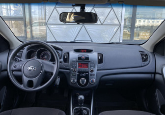 Подержанный автомобиль Kia Cerato Sedan 2011 года (11 фото)