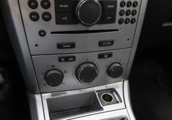 Подержанный автомобиль Opel Astra Hatchback 2011 года (18 фото)