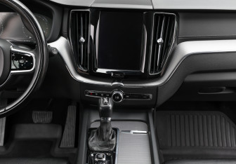 Подержанный автомобиль Volvo XC60 2019 года (14 фото)