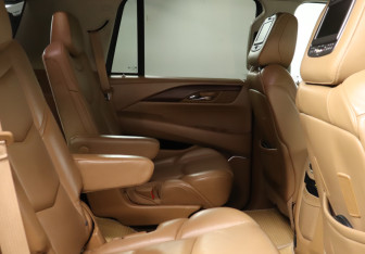 Подержанный автомобиль Cadillac Escalade Suv 2016 года (15 фото)